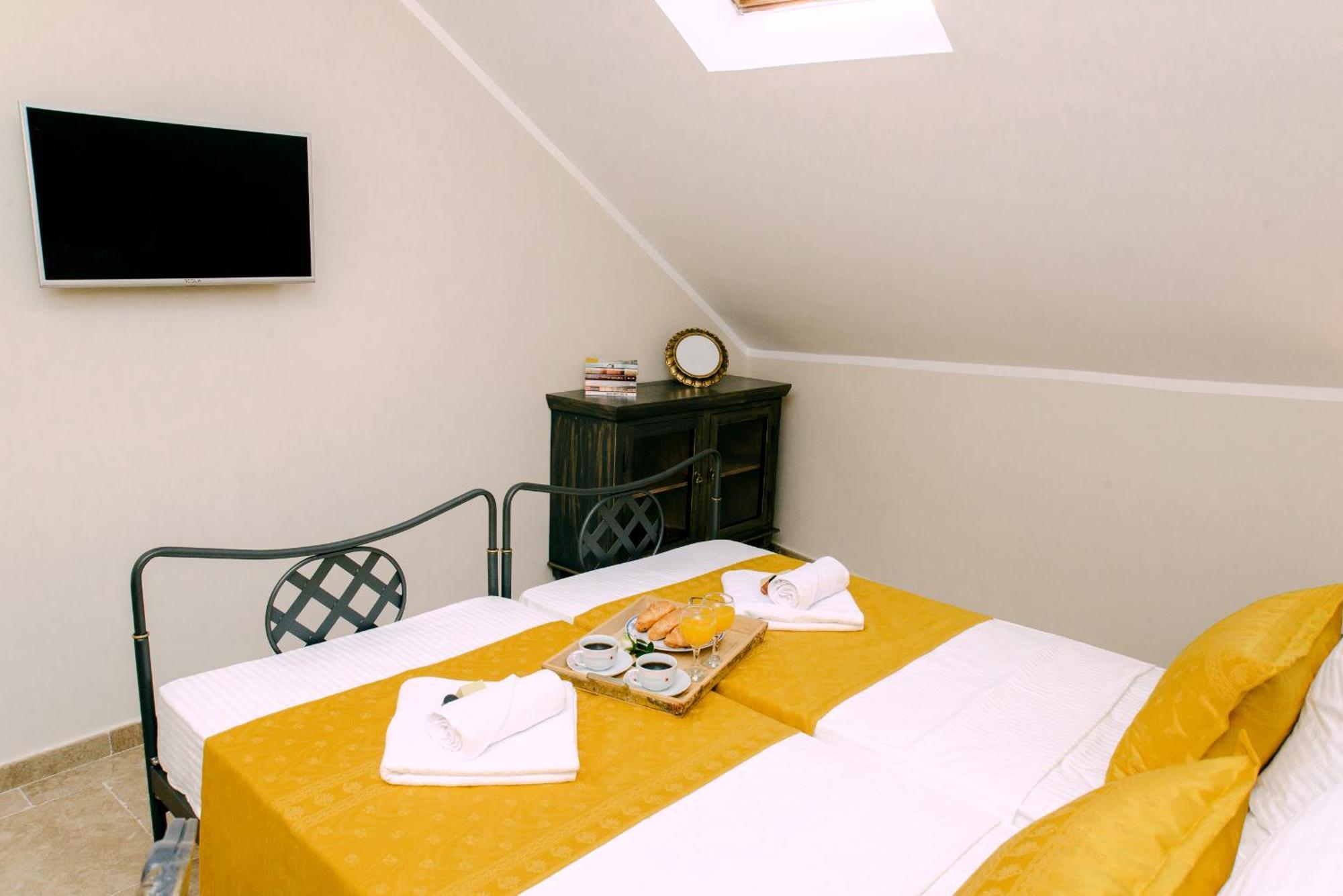 D & Sons Apartments Kotor Bilik gambar