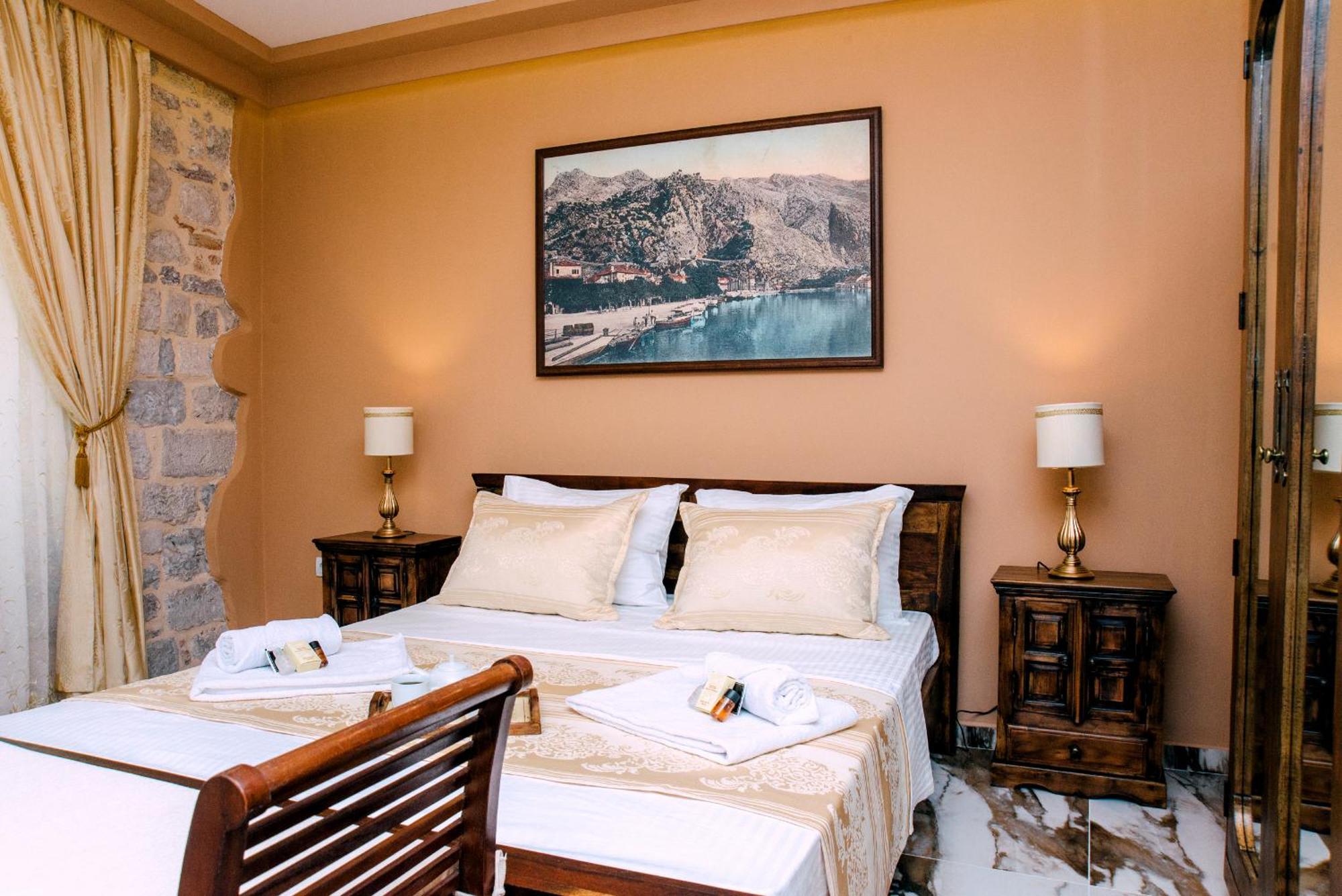 D & Sons Apartments Kotor Bilik gambar