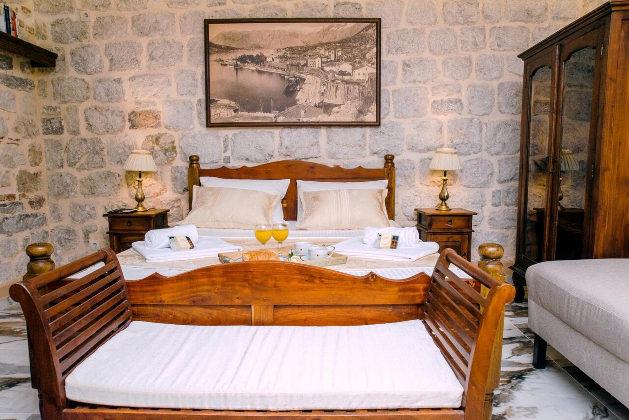D & Sons Apartments Kotor Bilik gambar