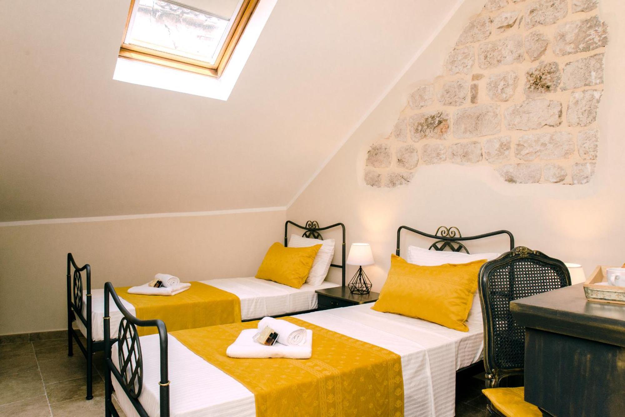 D & Sons Apartments Kotor Bilik gambar