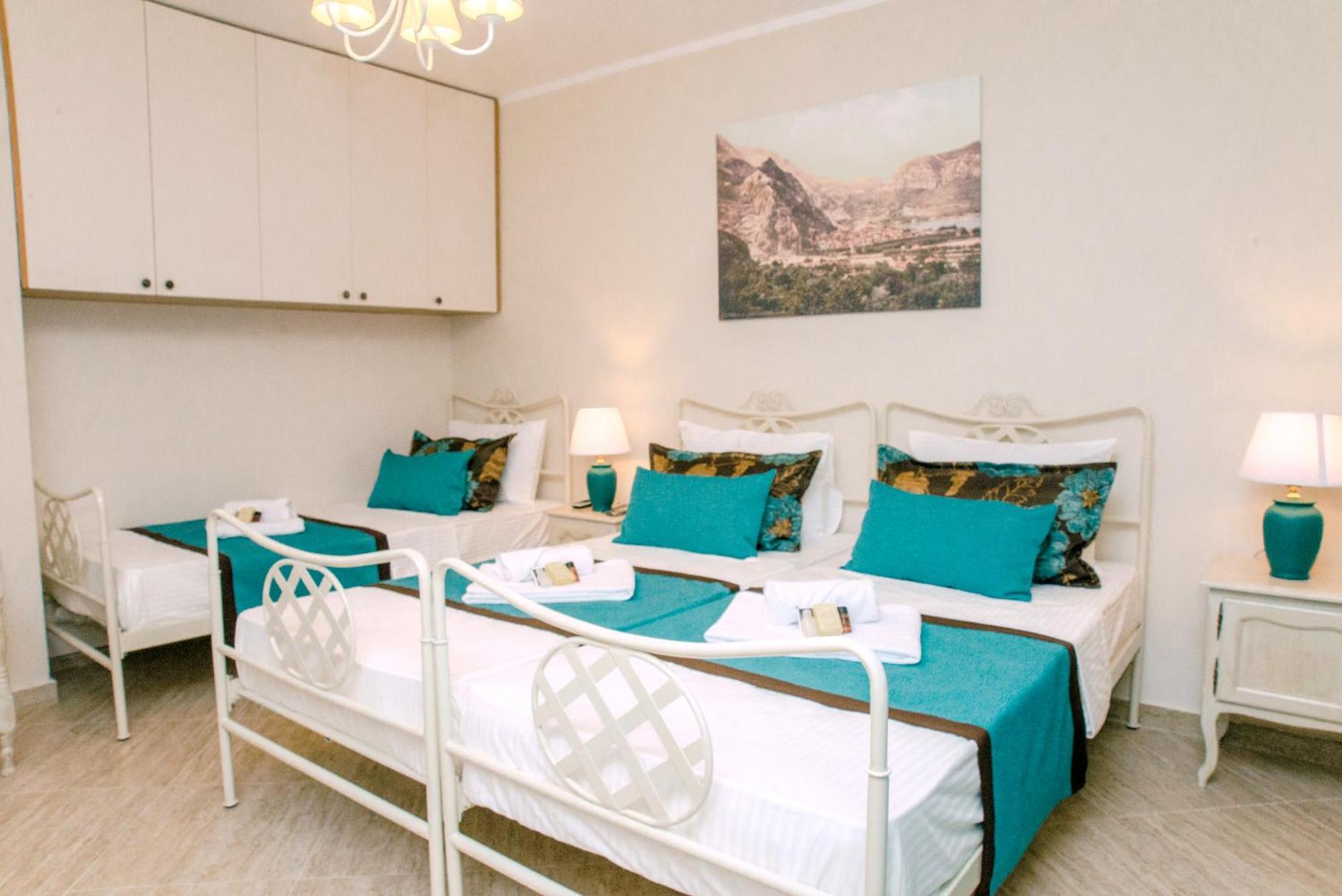 D & Sons Apartments Kotor Bilik gambar