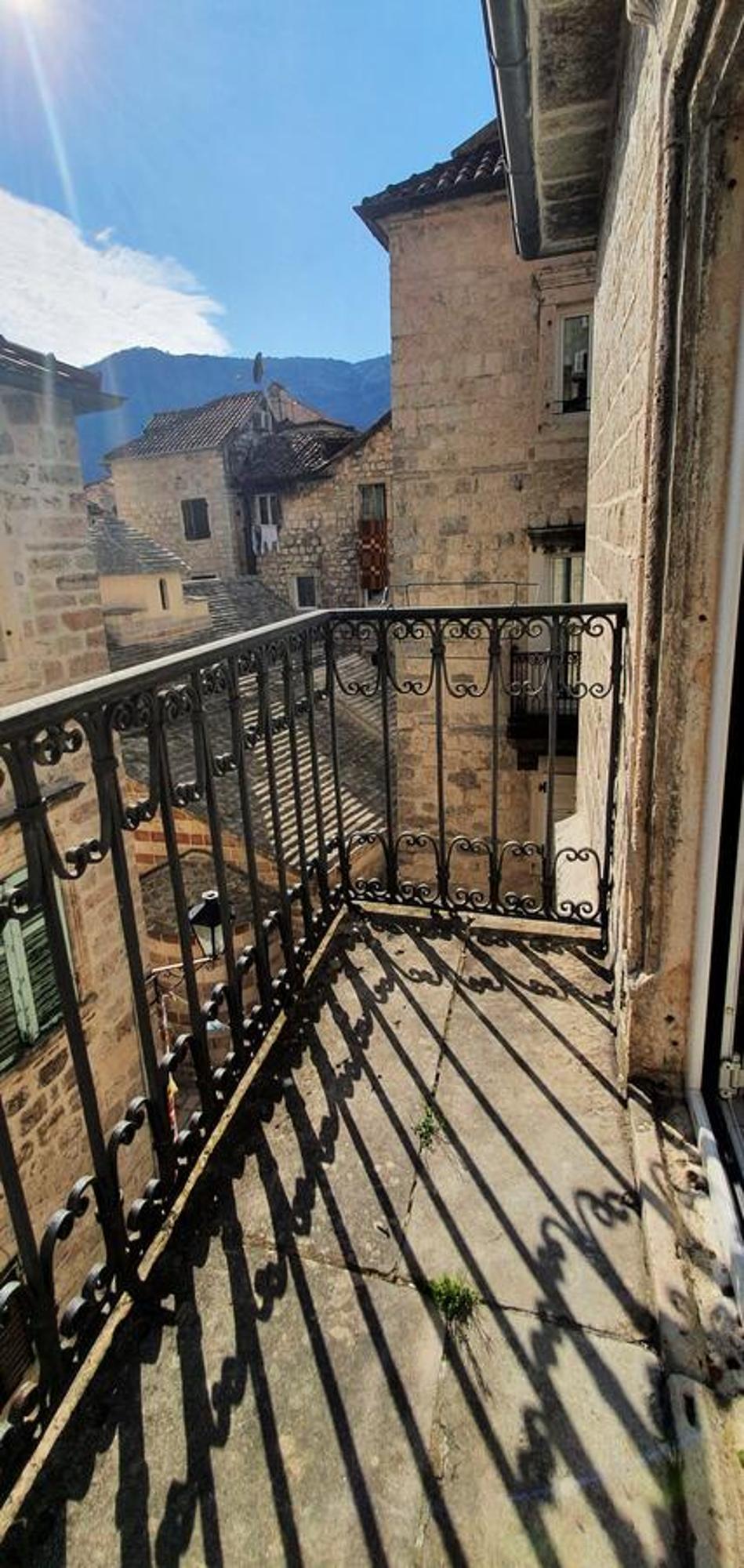 D & Sons Apartments Kotor Bilik gambar
